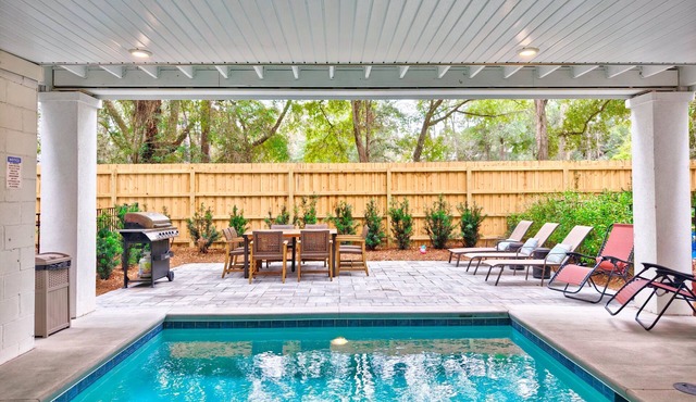 New Luxury Home, Heated Pool, Walk to the Beach, Elevator, Views in Hilton Head Island