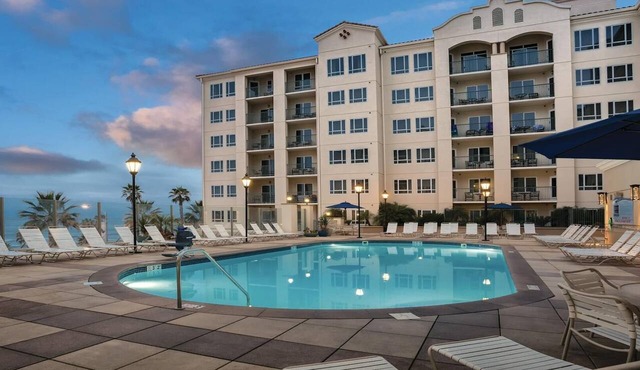 Oceanfront 2BR Deluxe at Club Wyndham Oceanside Pier Resort in California in Oceanside