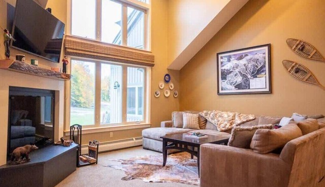 Okemo Mountain Escape: 3BR Luxury Trailside Access