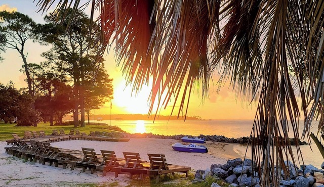 Palmetto Porches-10BR Waterfront Estate on Perdido Bay- Sleeps 28 in Perdido Beach