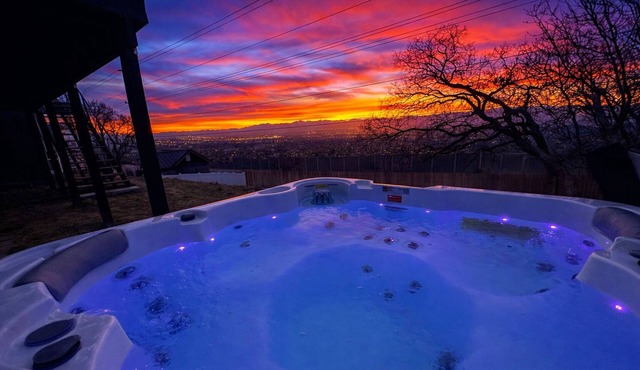 Panoramic Views + Hot Tub Foothill Retreat 3BD/3BA