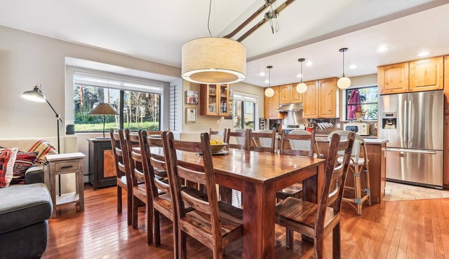 Park Forest Chalet in Breckenridge: spacious 4-bedroom home-Hot Tub-Dog Friendly!