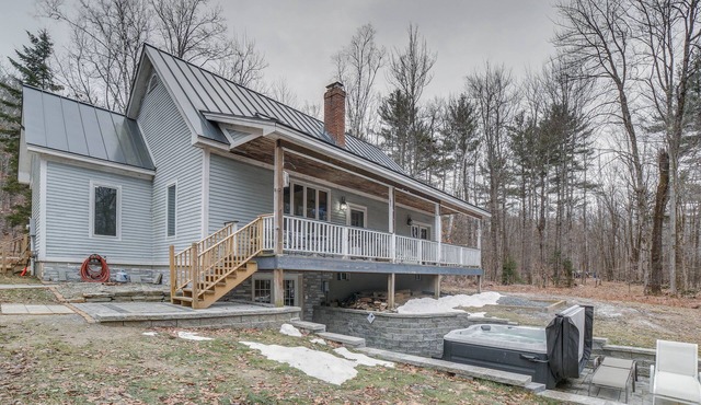 Peaceful Cavendish Retreat w/Hot Tub & Fireplace! in Proctorsville