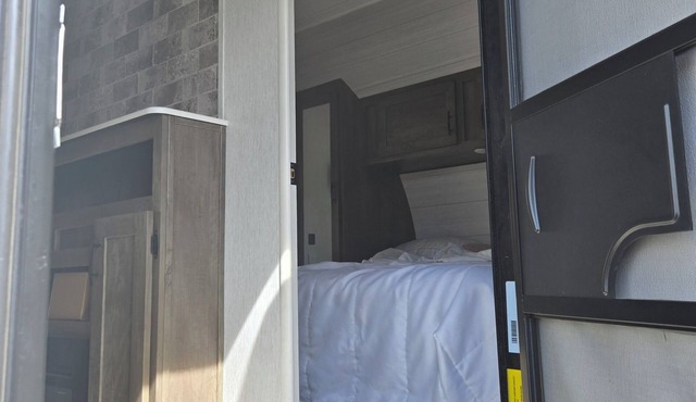 Peaceful Private Trailer with AC in Beaumont. Short drive to Coachella in Beaumont