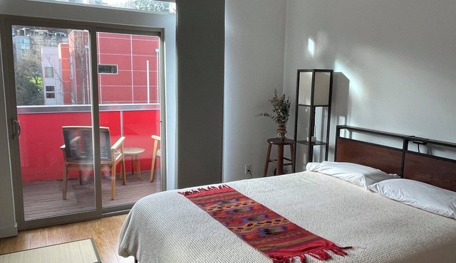 Peaceful urban oasis close to Downtown, stadiums and public transit in Seattle