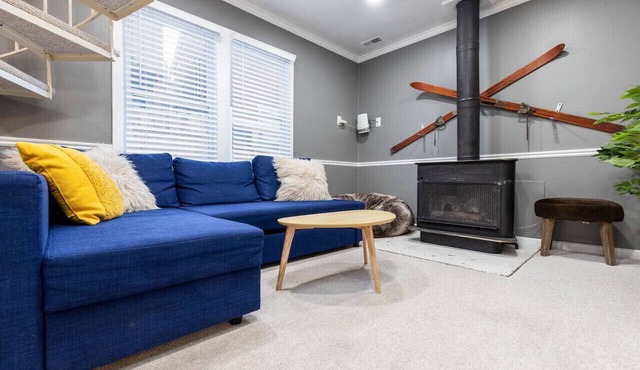 Perfect PC Location - Walk to Ski Lift & Main St.