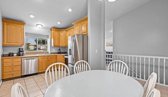 Pet friendly 3/2 fireplace by Hill AFB & hospitals