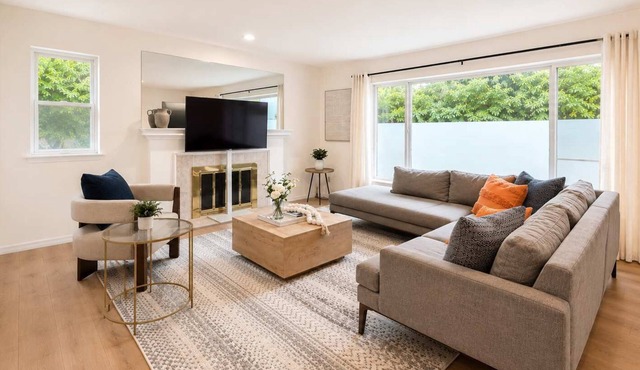 Pet Friendly 3B Shoreline Home with EV charger