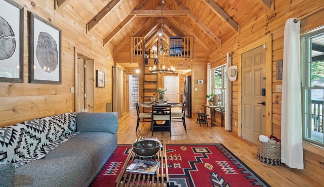 Pet-Friendly Lake Lure Cabin w/Outdoor Oasis!