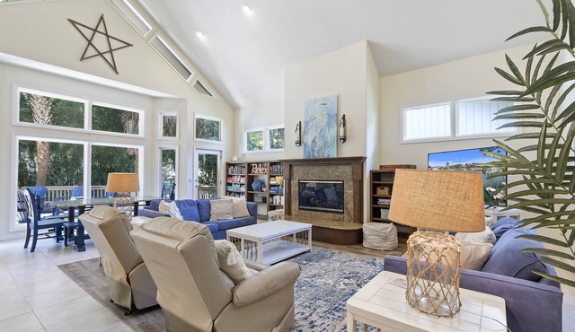 PET FRIENDLY & LARGE PRIVATE POOL! Sea Pines - Sleeps 12!