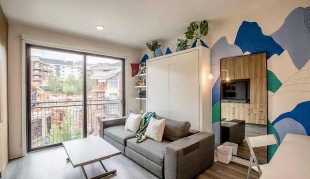 Pet Friendly “Tiny Home” Studio - Pool & Arcade