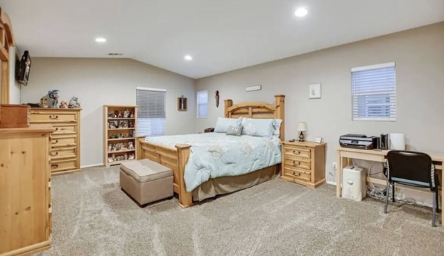 Pool-side Paradise 3BD| 2.5BA