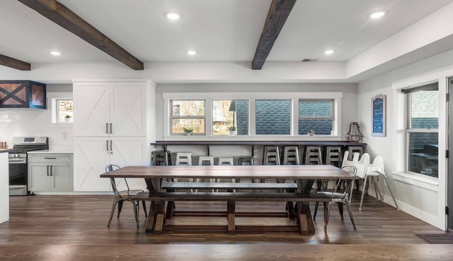 Pool Table, Treehouse, Indoor Pool, Lake View, Large Kitchen, Spacious Bedrooms