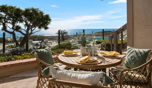 Poolside and Beachfront Remodeled Close to Everything! in Solana Beach