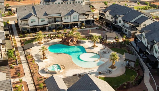 Poolside Retreat Arcade, ping pong, pickleball