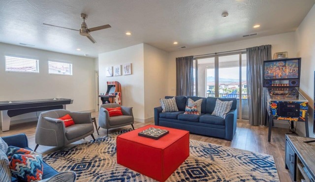 Poolside Villa | Air Hockey | Sleeps 18 | Arcadia #3