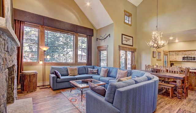 Premier 2-story Townhome Minutes From Winter Activities 3 Bedroom Townhouse by RedAwning