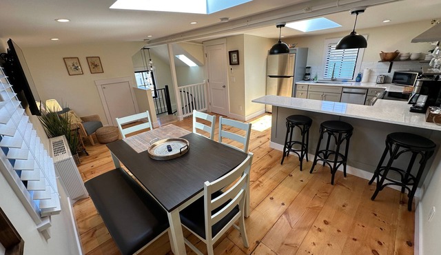 Prime Location! Renovated House! 6 Bed/4 Bath