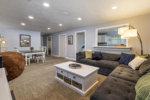 Private Apartment Near Canyons | King Bed + Full Kitchen + BBQ