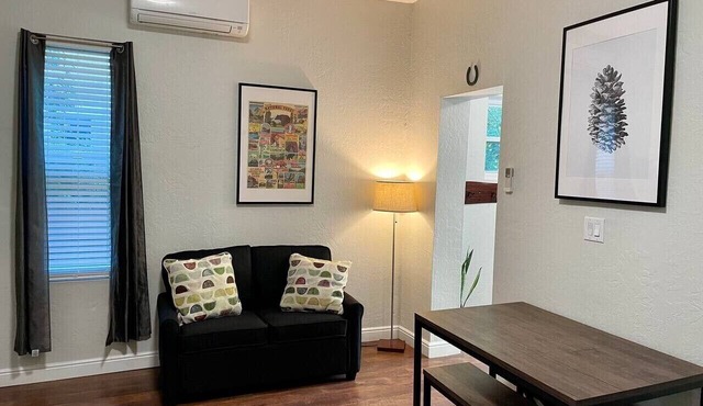 Private Downtown SLC 1BR Apt | Laundry! TRAX Line