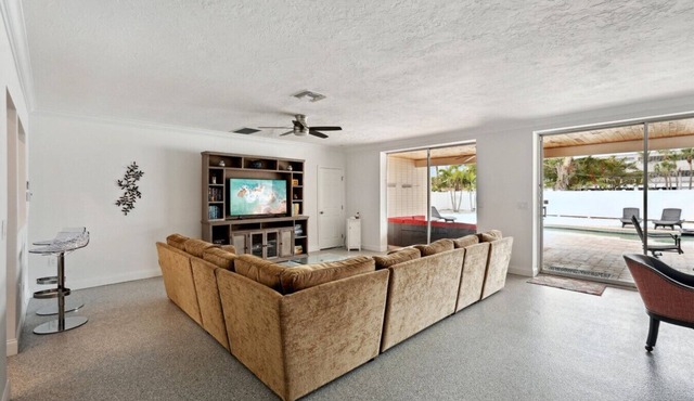 Private Heated Pool & Fenced Yard - Pets Welcome! Private Gate to St. Armands! in Sarasota