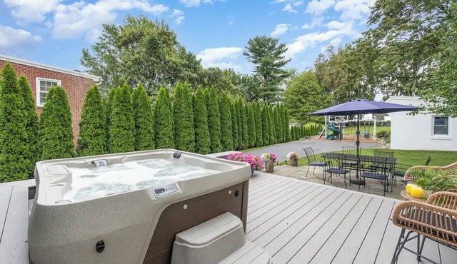 Quaint & Convenient Lancaster Farmette w/Hot Tub