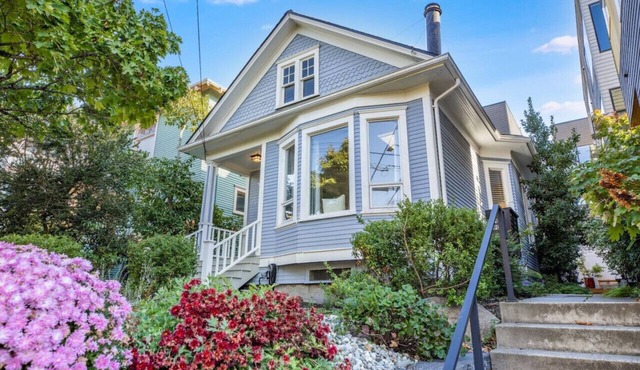 Quiet Capitol Hill Bungalow w/Wi-Fi & Laundry in Seattle
