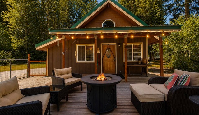 Quiet Escape | Hot Tub | BBQ | Fenced | Deck in Leavenworth