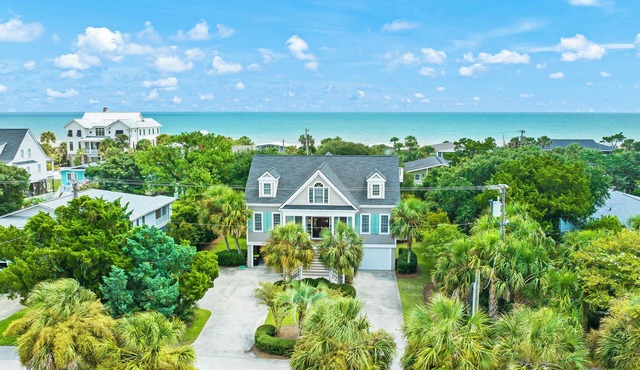 Raised Beach House, Outdoor Living, Rooftop Deck, Easy Walk to Beach and Creek in Pawleys Island