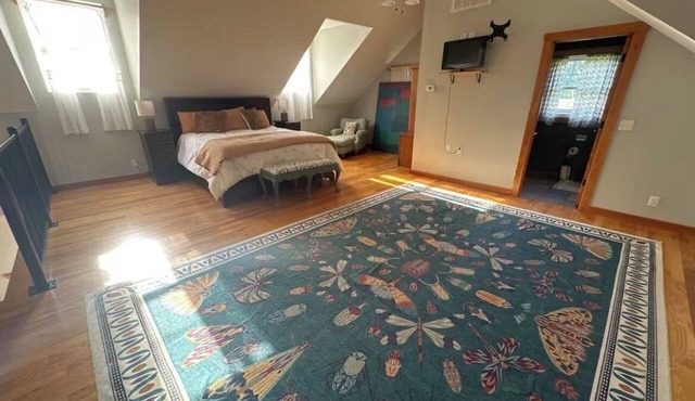 Redbird Waterfront Cottage with Dock and Hot Tub in Ashland City