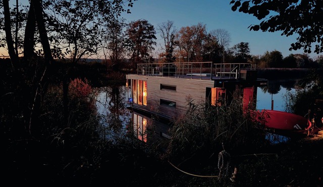 Relaxation on the water! 50sqm luxury houseboat in the middle of the nature of the Oderbruch in Bad Freienwalde (Oder)