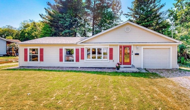 Relaxing home with gas grill, washer/dryer, TV, kitchenette - close to mall