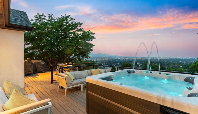 Remodeled 4BDR Home with Valley Views & Hot Tub