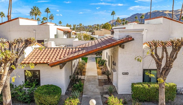 Renovated 2-bed/2-bath single-level home with private patio in Indian Canyons. in Palm Springs