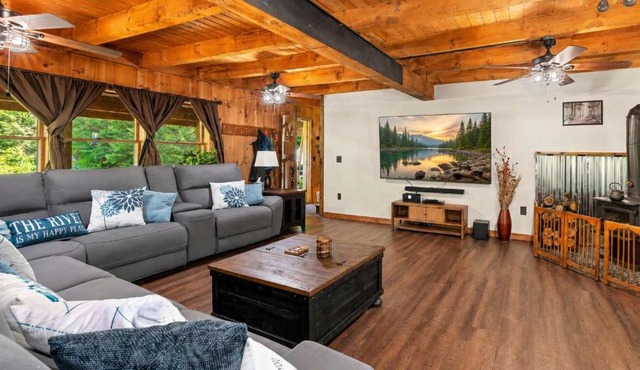 Riverfront Log Home - 28 Acres - Fire Pit in Warner
