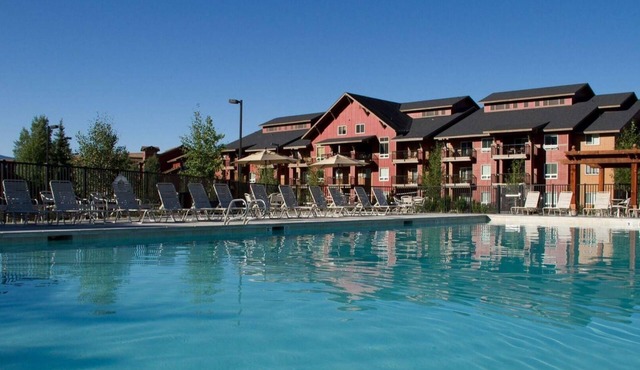 Rocky Mountain Retreat – 2BR Condo with Fireplace & Views