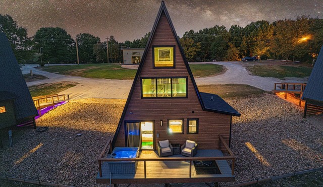 Romantic Ozark A-Frame | Hot Tub + Steam in Omaha