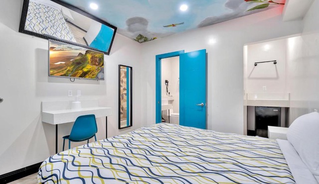 Royal Hawaiian Inn - Mid City, Los Angeles in Los Angeles