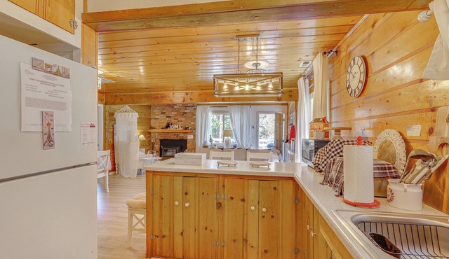 Running Springs Cabin: Walk to Arrowbear Lake! in Running Springs