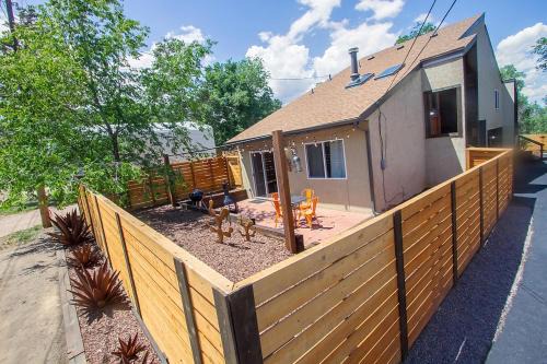 Rustic-Modern Townhome A - Ivy Wild Downtown