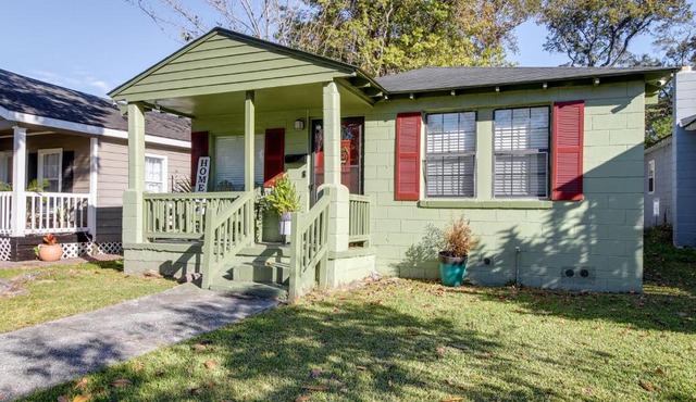 Savannah Home w/Yard ~ 3 Mi to Downtown!