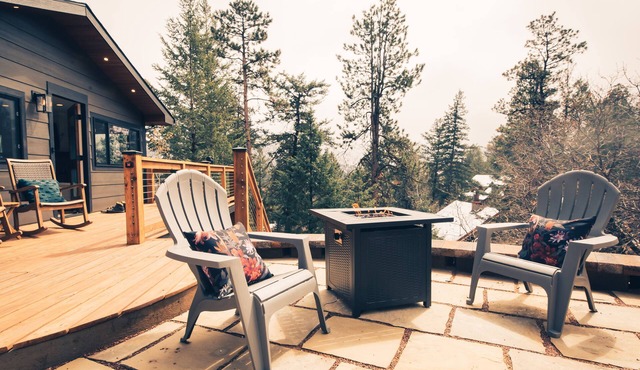 Scenic Mountain View Cabin: Hot Tub, Deck & Hammocks, by Forest & Peak Retreats