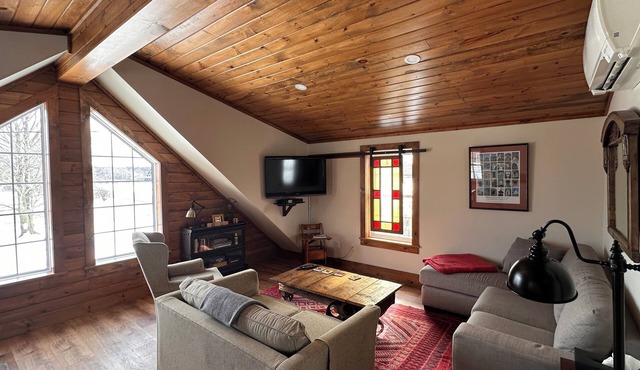 Schoolhouse Loft - Centrally Located in the County in a Quiet Rural Setting in Prince Edward