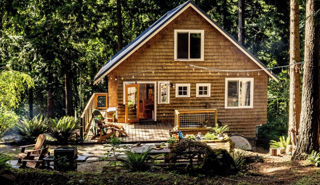 Secluded Forest Cabin w/Hot Tub & Fire Pit in Bellingham