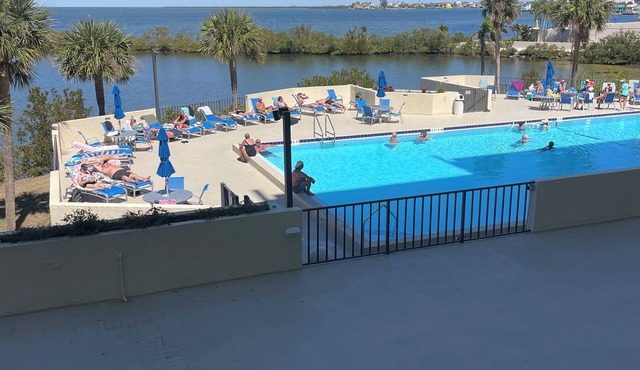 Sept-Jan Discounts Beautiful Modern Gulf-Front Condo Sleeps 4+ Hudson, FL.