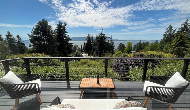 Serene Coastal Retreat - ocean views, privacy, prime location