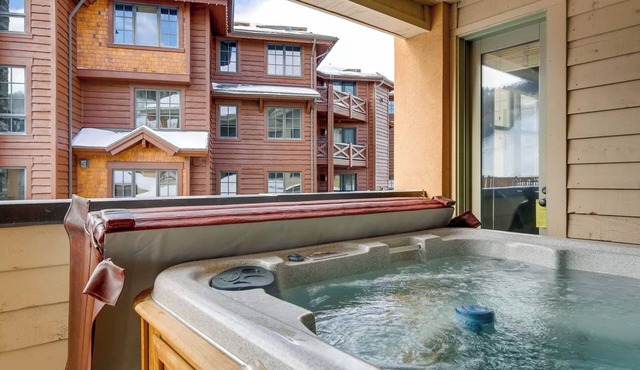 Ski-in/Ski-out 2BDR Condo w/Hot Tub | Mont Cervin