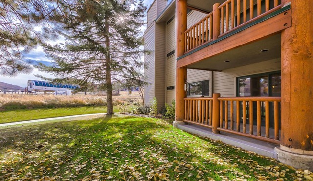 SKI IN/SKI OUT Deluxe Slopeside Condo