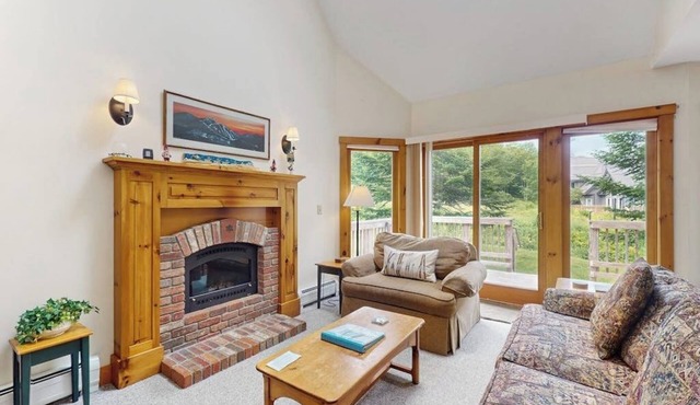 Ski-in/ski-out townhome with great views & deluxe resort amenities