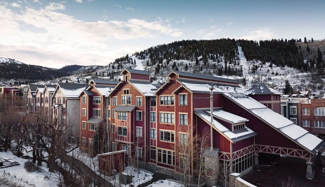 Ski resort 1 bedroom guest studio located on Main St.